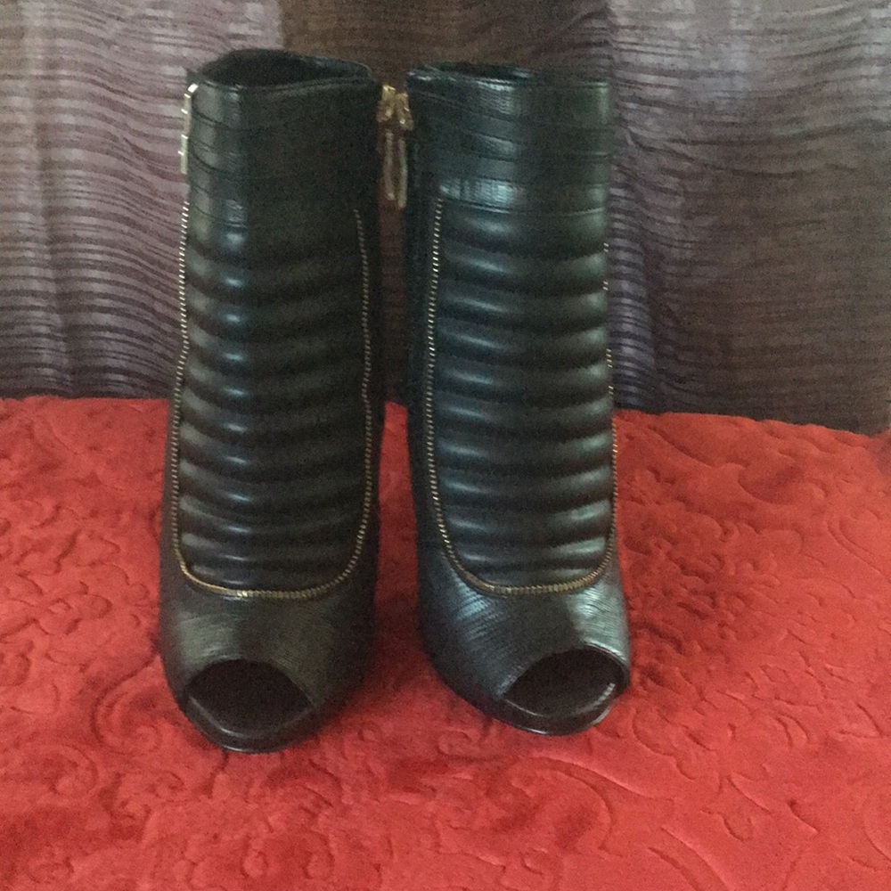 Bebé Black Booties
